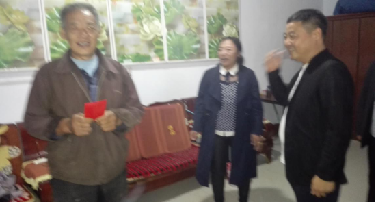 河北天游TY8检测中心信息技术有限公司董事长石建良和公司主要领导到邢台县会宁镇南尚汪村走访慰问贫困户(图3)
